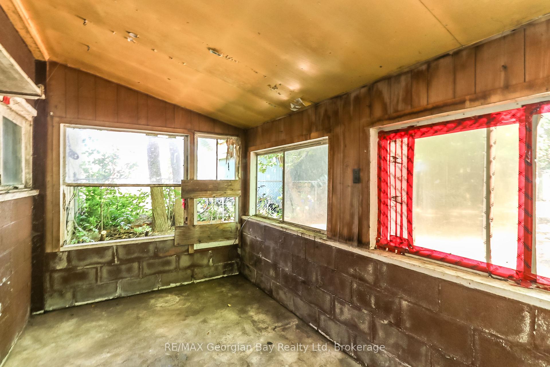 Photo 16 of 382 Yonge Street, Midland — HOMEH