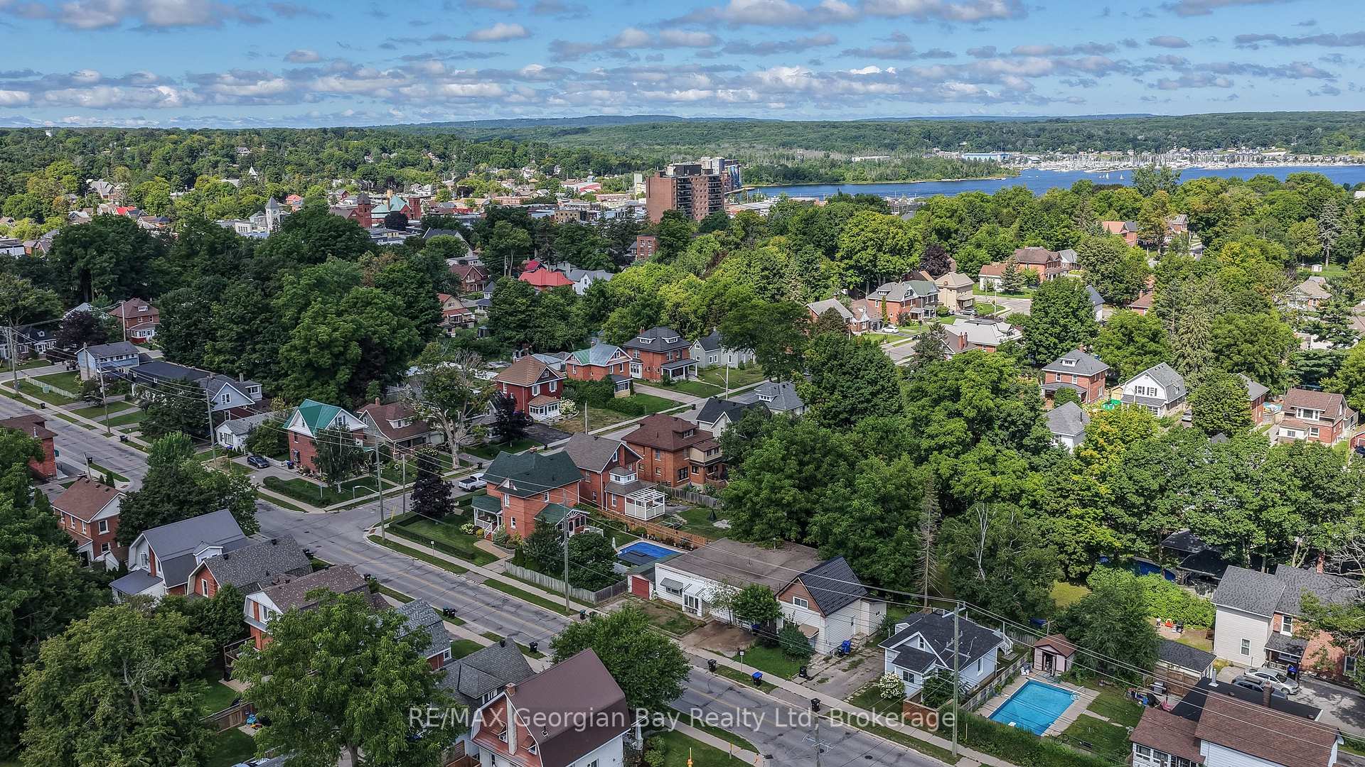 Photo 33 of 382 Yonge Street, Midland — HOMEH