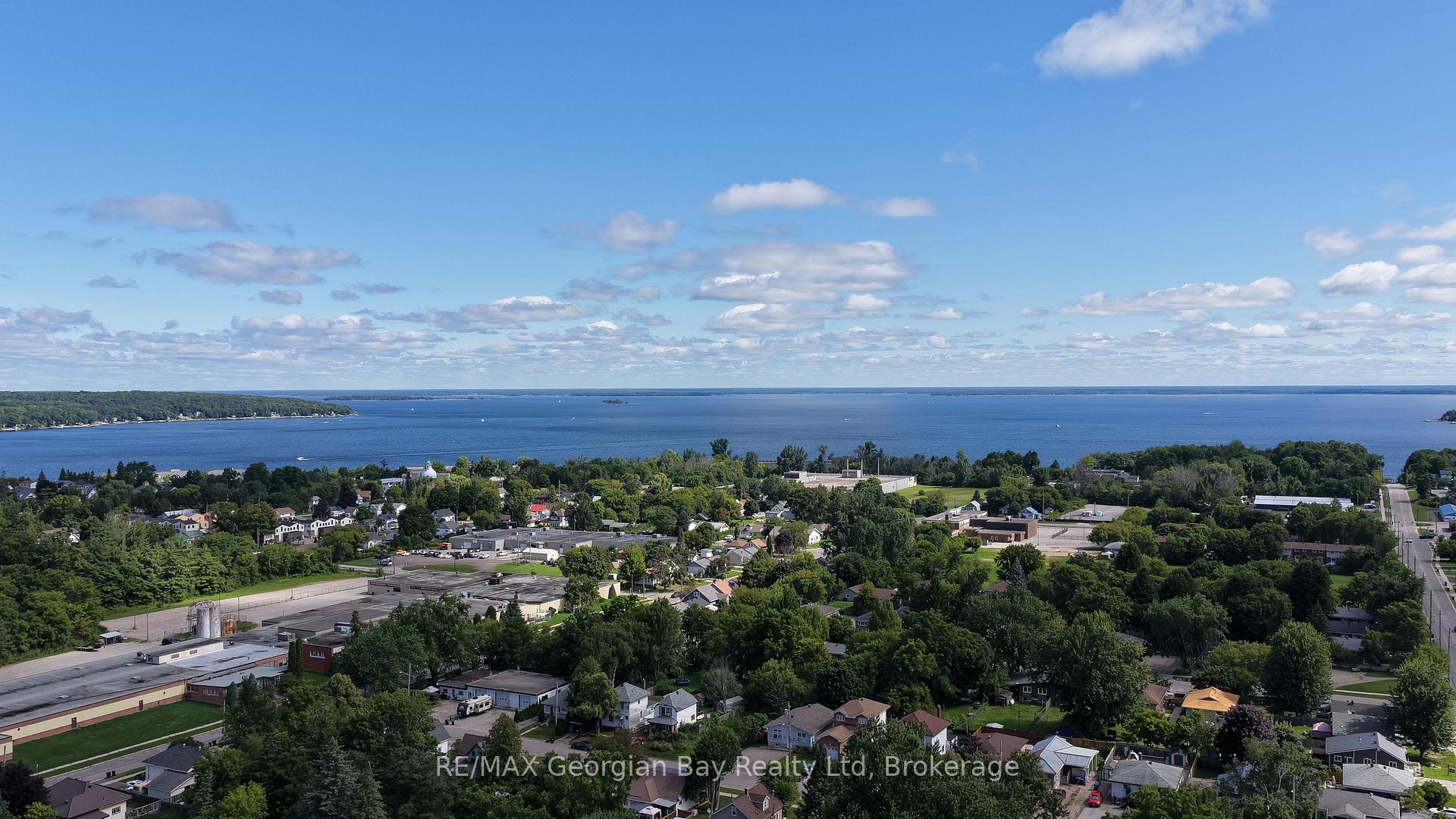 Photo 37 of 382 Yonge Street, Midland — HOMEH