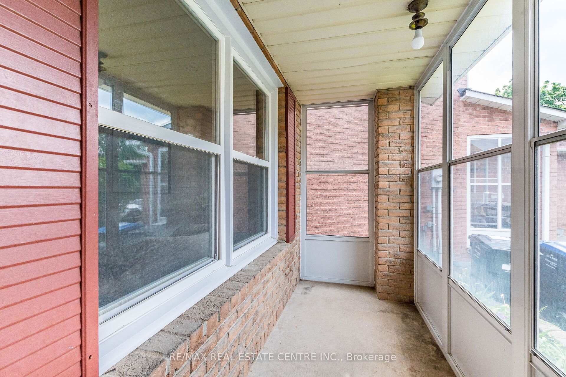 Photo 2 of 1124 Shagbark Crescent, Mississauga, Creditview — HOMEH