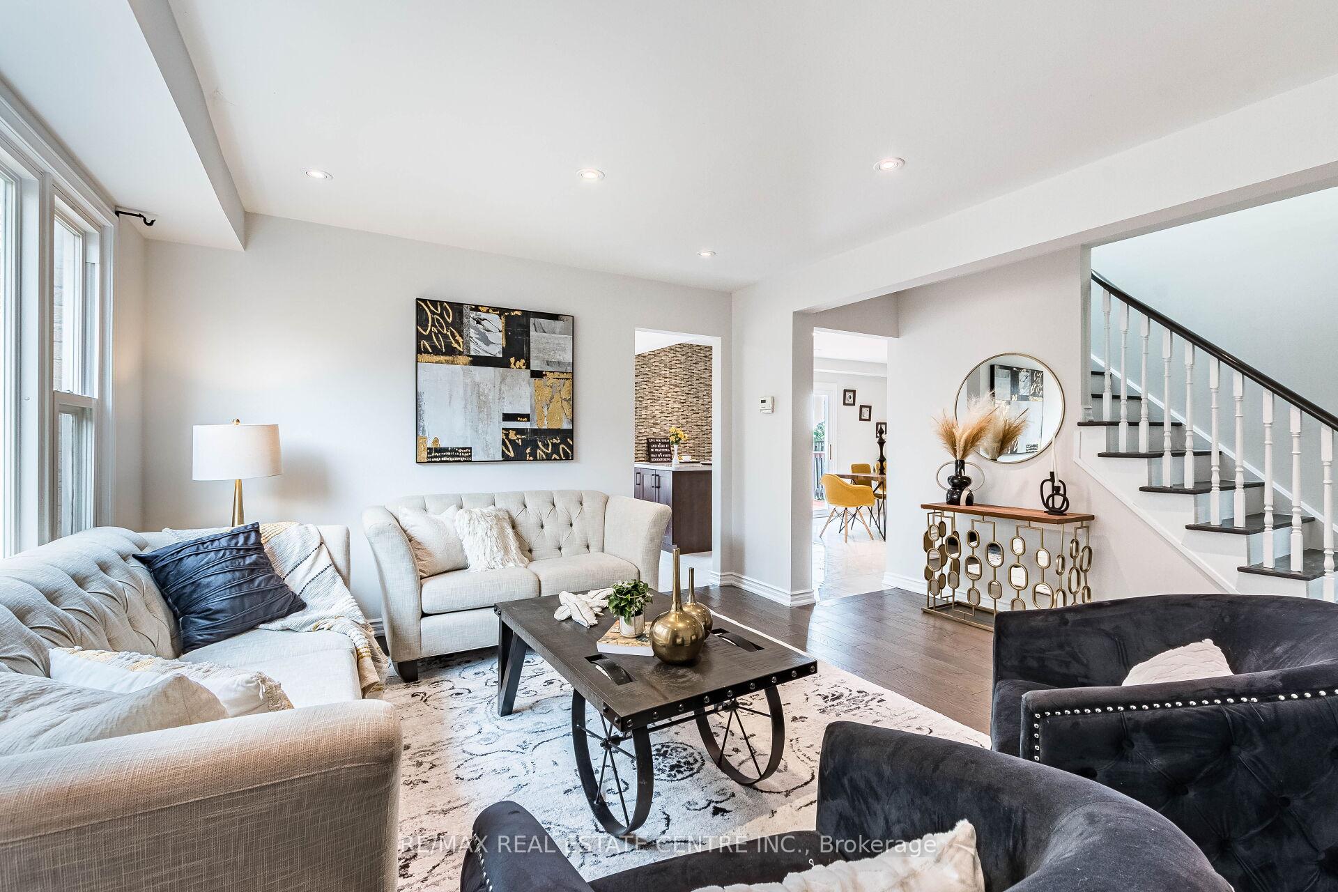 Photo 4 of 1124 Shagbark Crescent, Mississauga, Creditview — HOMEH