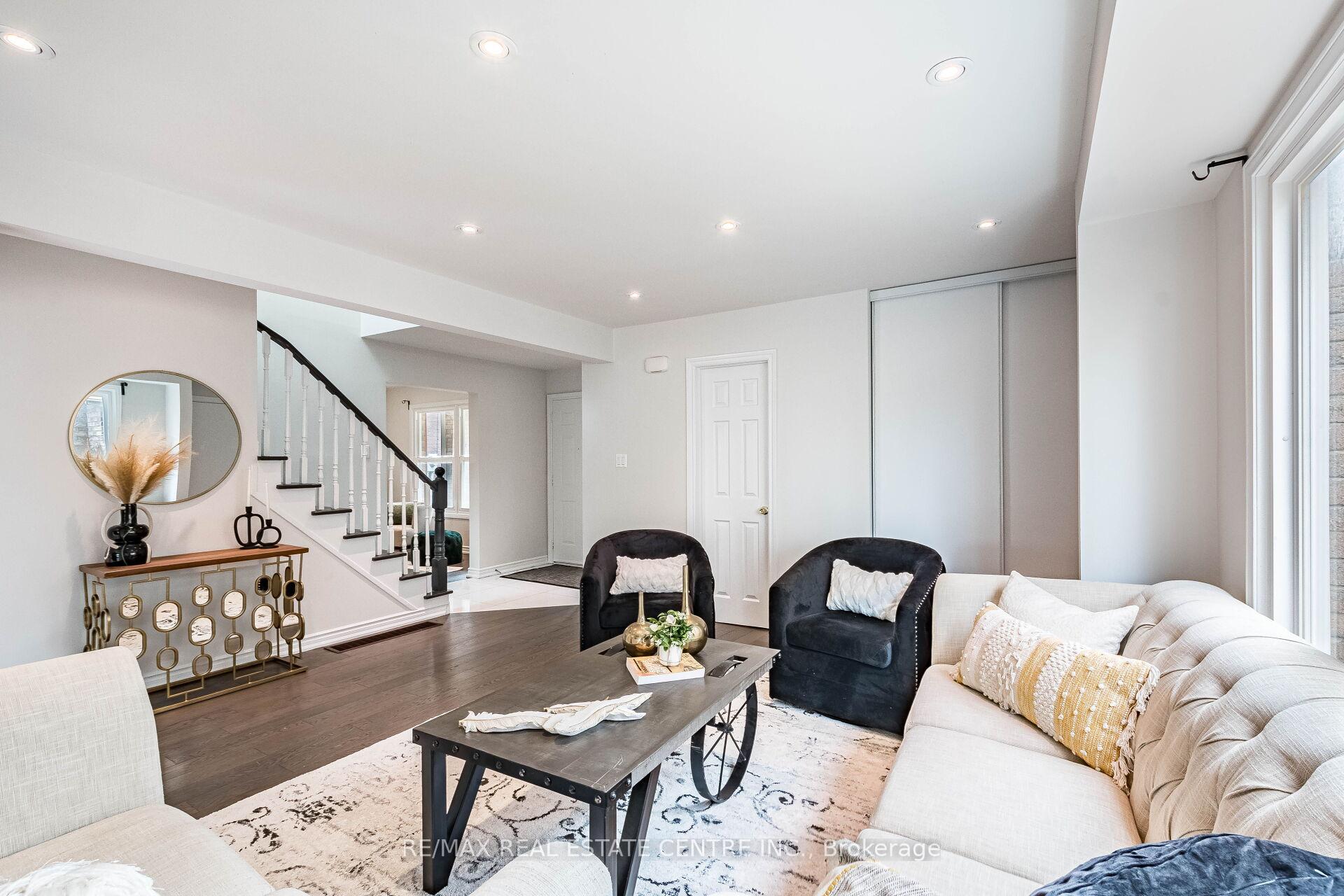 Photo 5 of 1124 Shagbark Crescent, Mississauga, Creditview — HOMEH