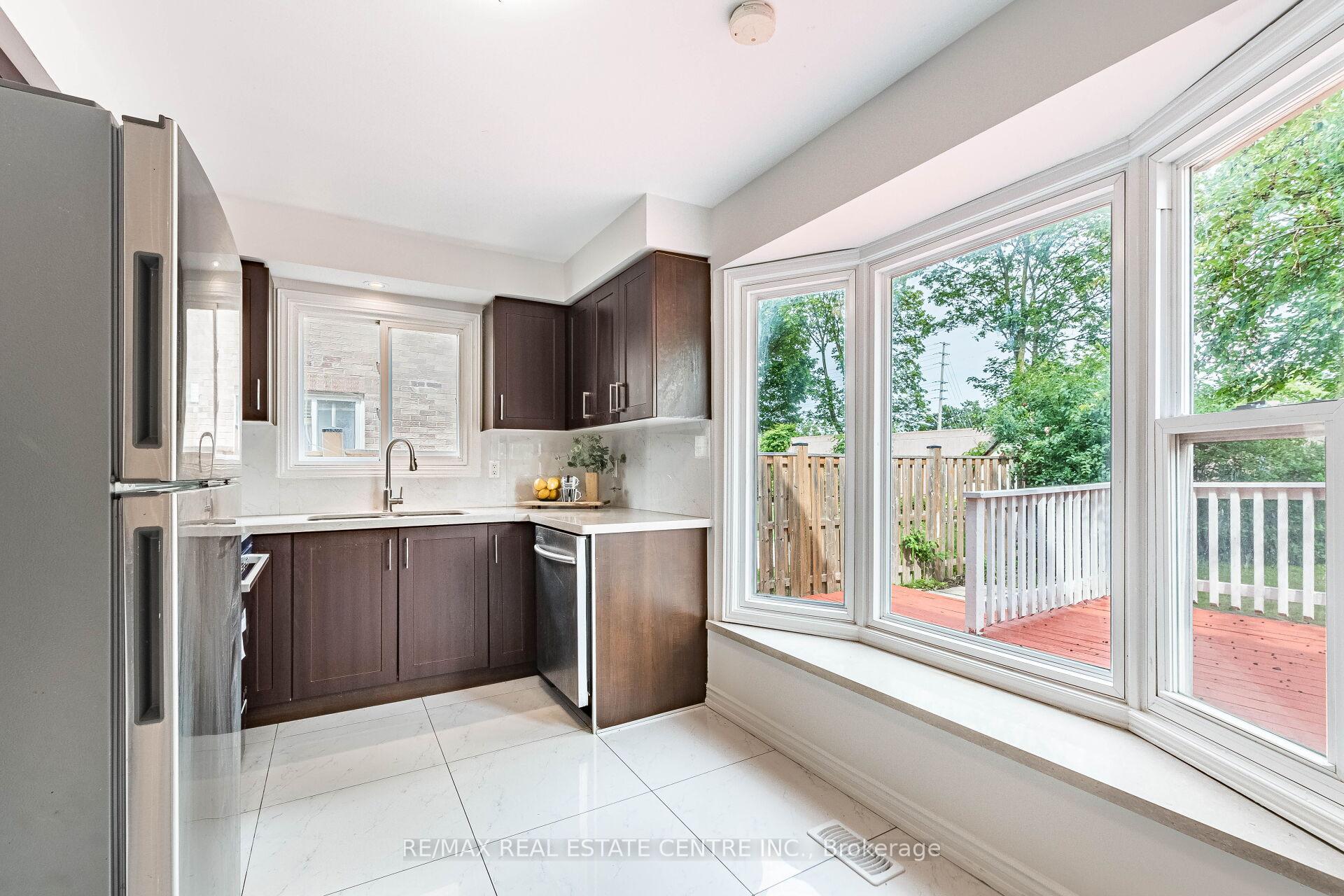 Photo 11 of 1124 Shagbark Crescent, Mississauga, Creditview — HOMEH