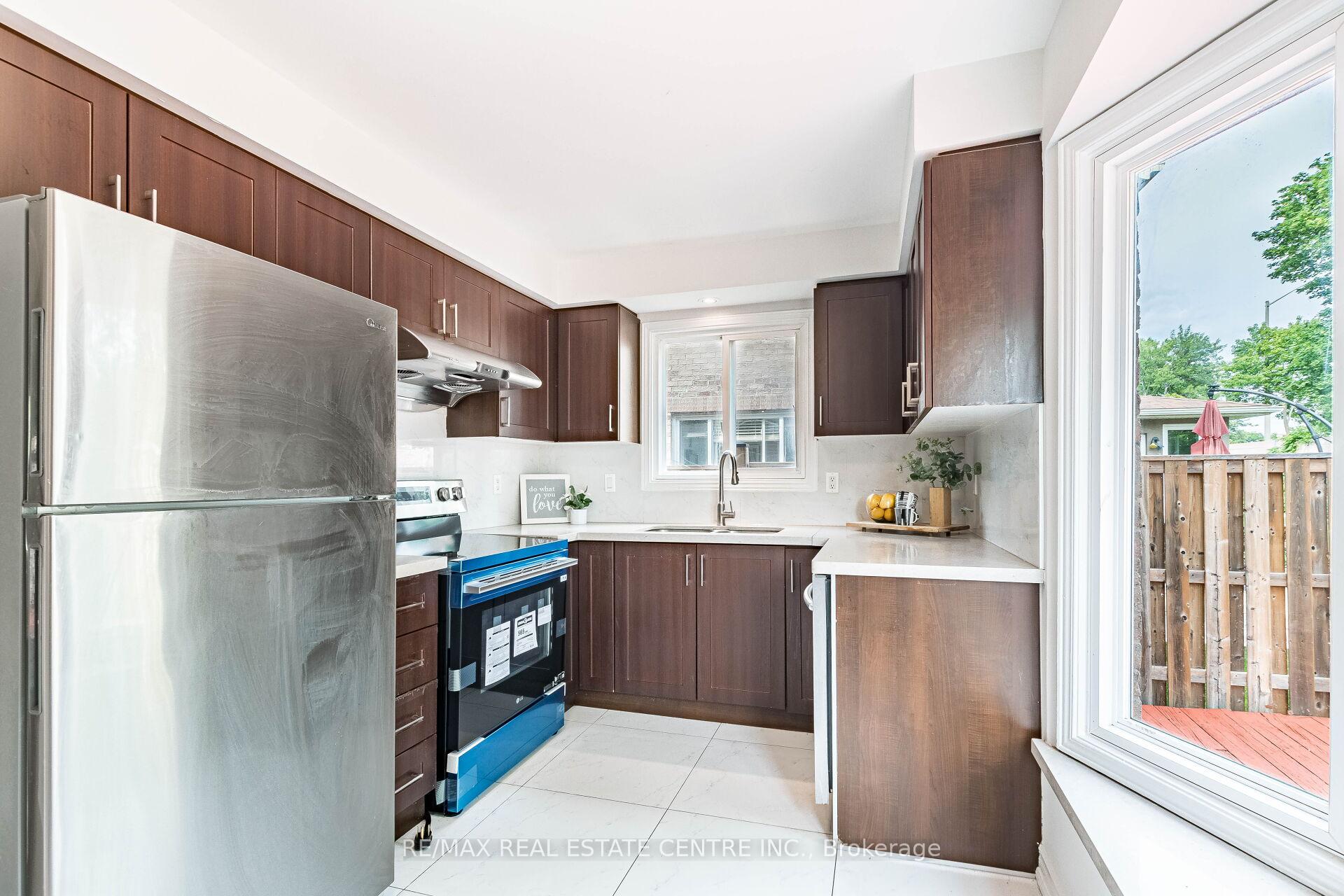 Photo 12 of 1124 Shagbark Crescent, Mississauga, Creditview — HOMEH