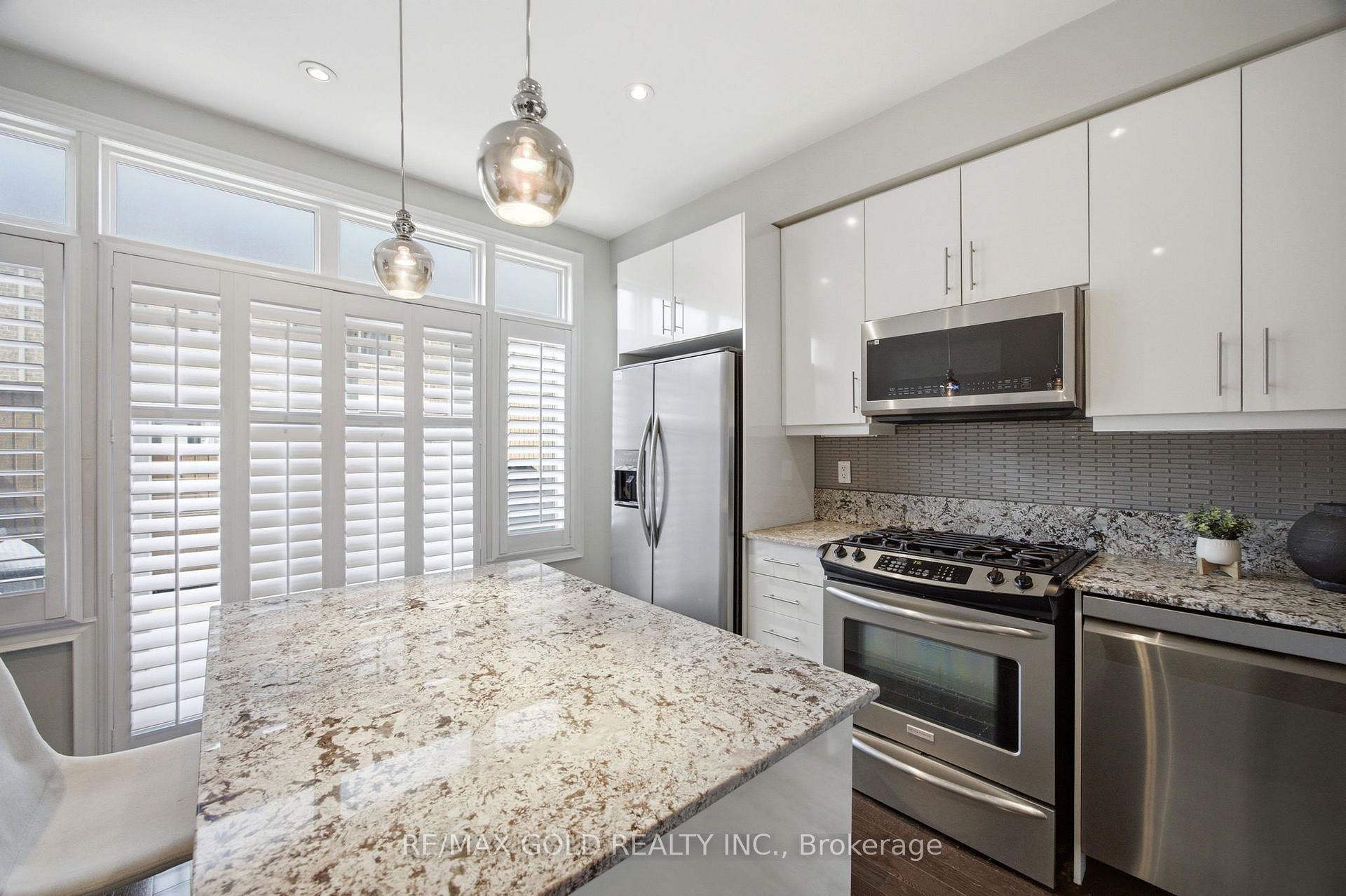 Photo 11 of 71 Cormier Heights, Etobicoke, Mimico — HOMEH