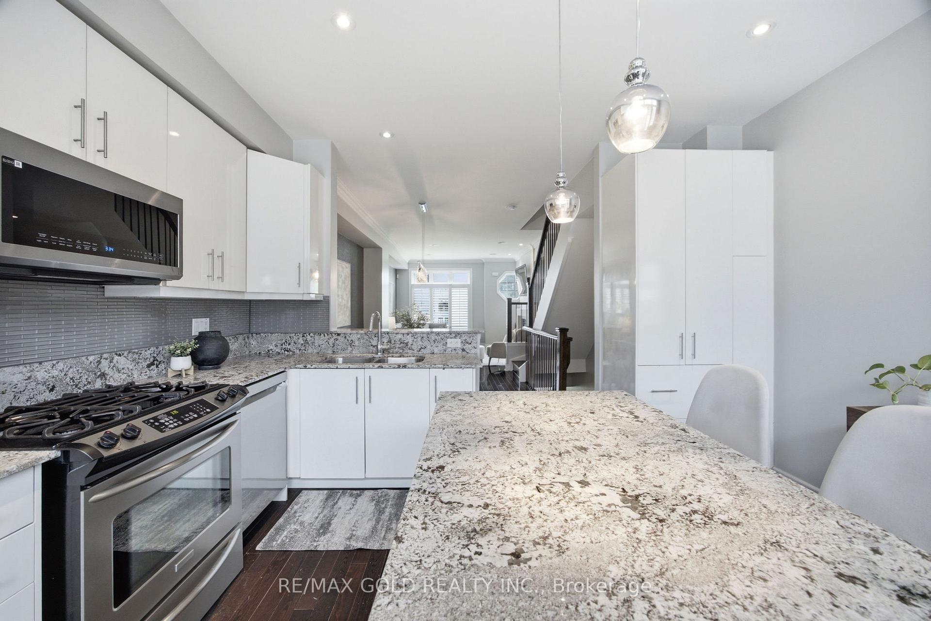 Photo 13 of 71 Cormier Heights, Etobicoke, Mimico — HOMEH