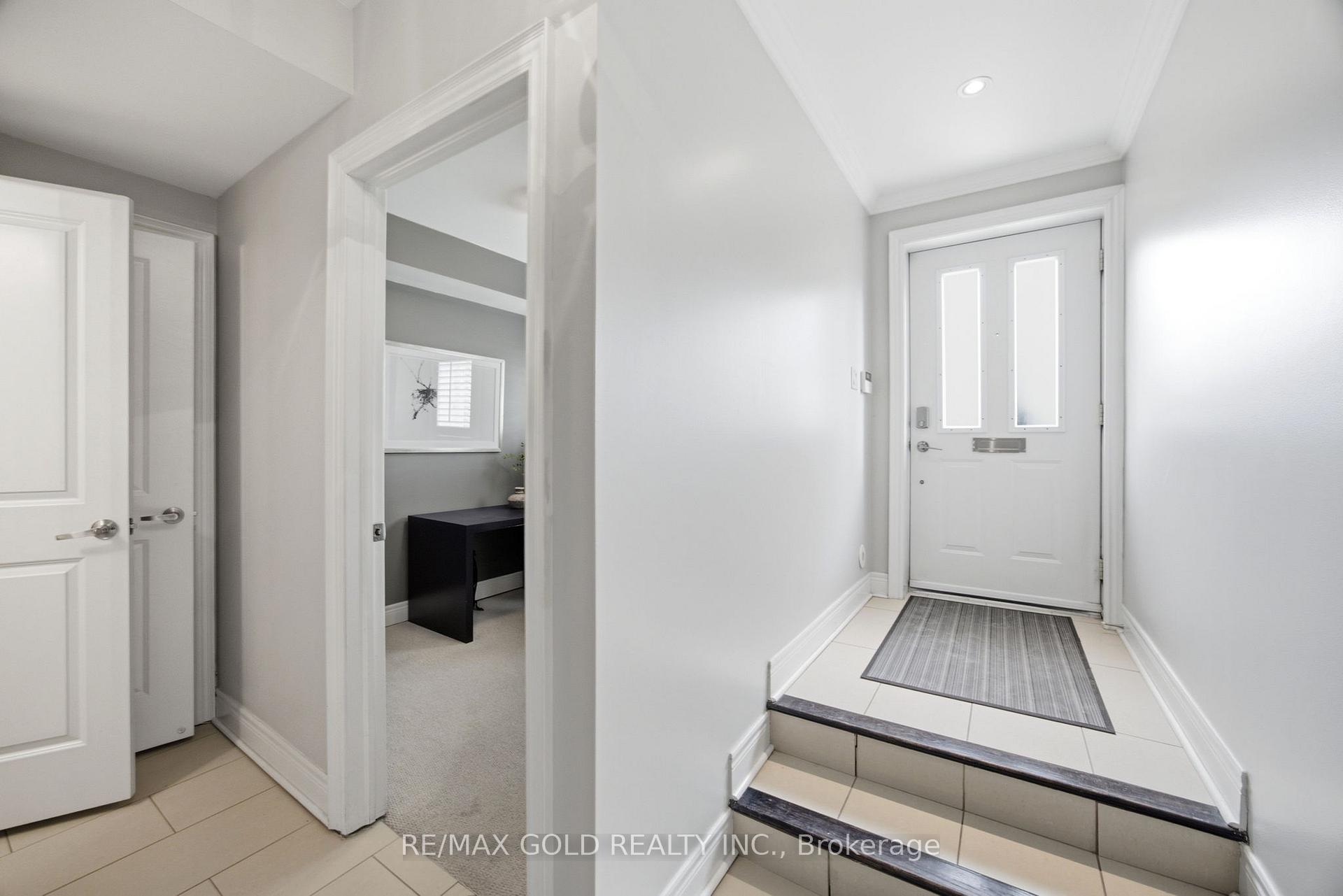 Photo 14 of 71 Cormier Heights, Etobicoke, Mimico — HOMEH