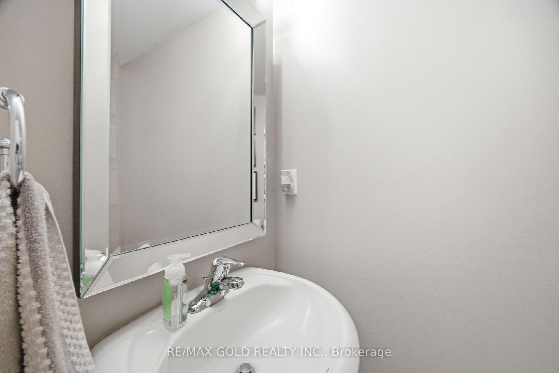 Photo 17 of 71 Cormier Heights, Etobicoke, Mimico — HOMEH