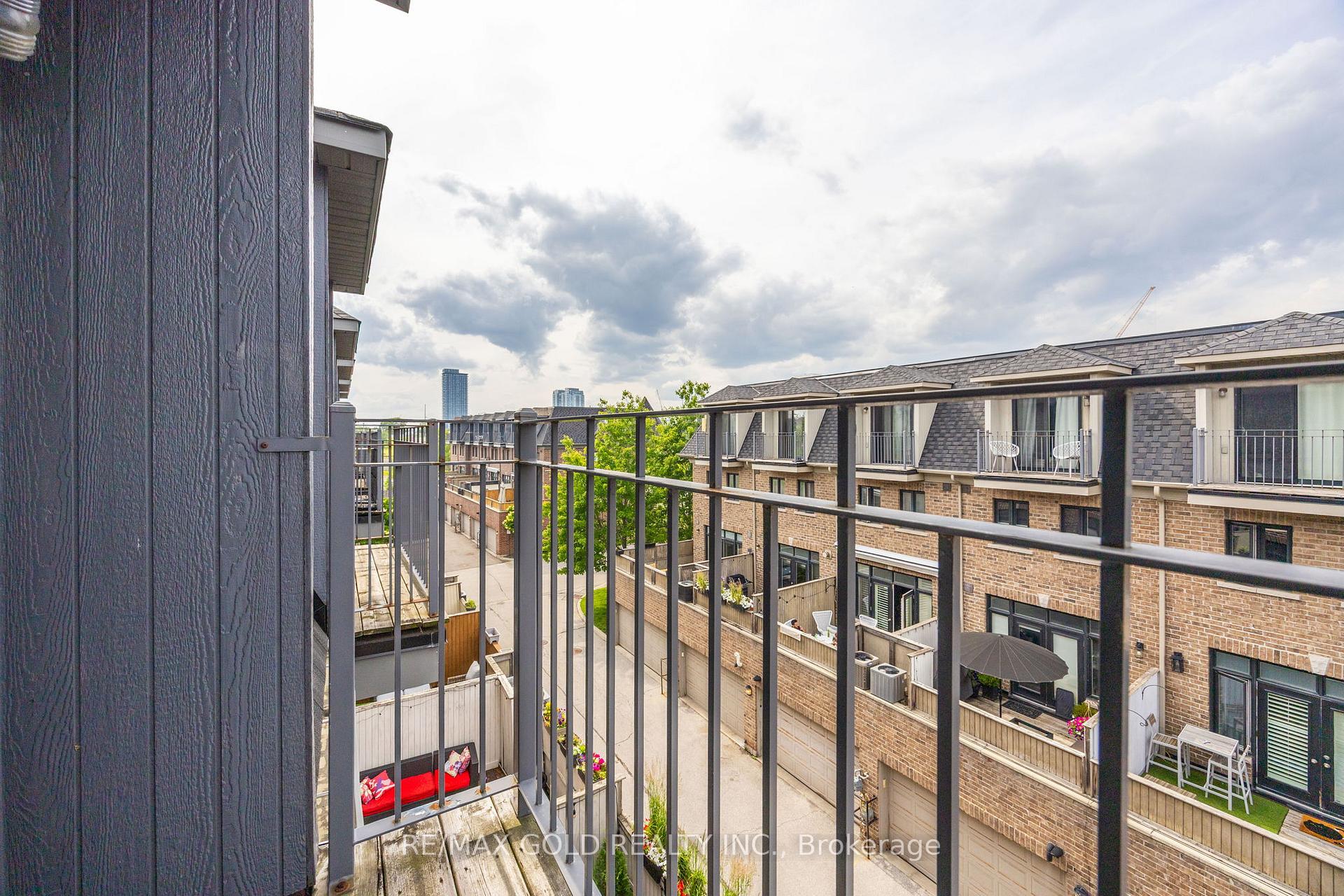 Photo 36 of 71 Cormier Heights, Etobicoke, Mimico — HOMEH
