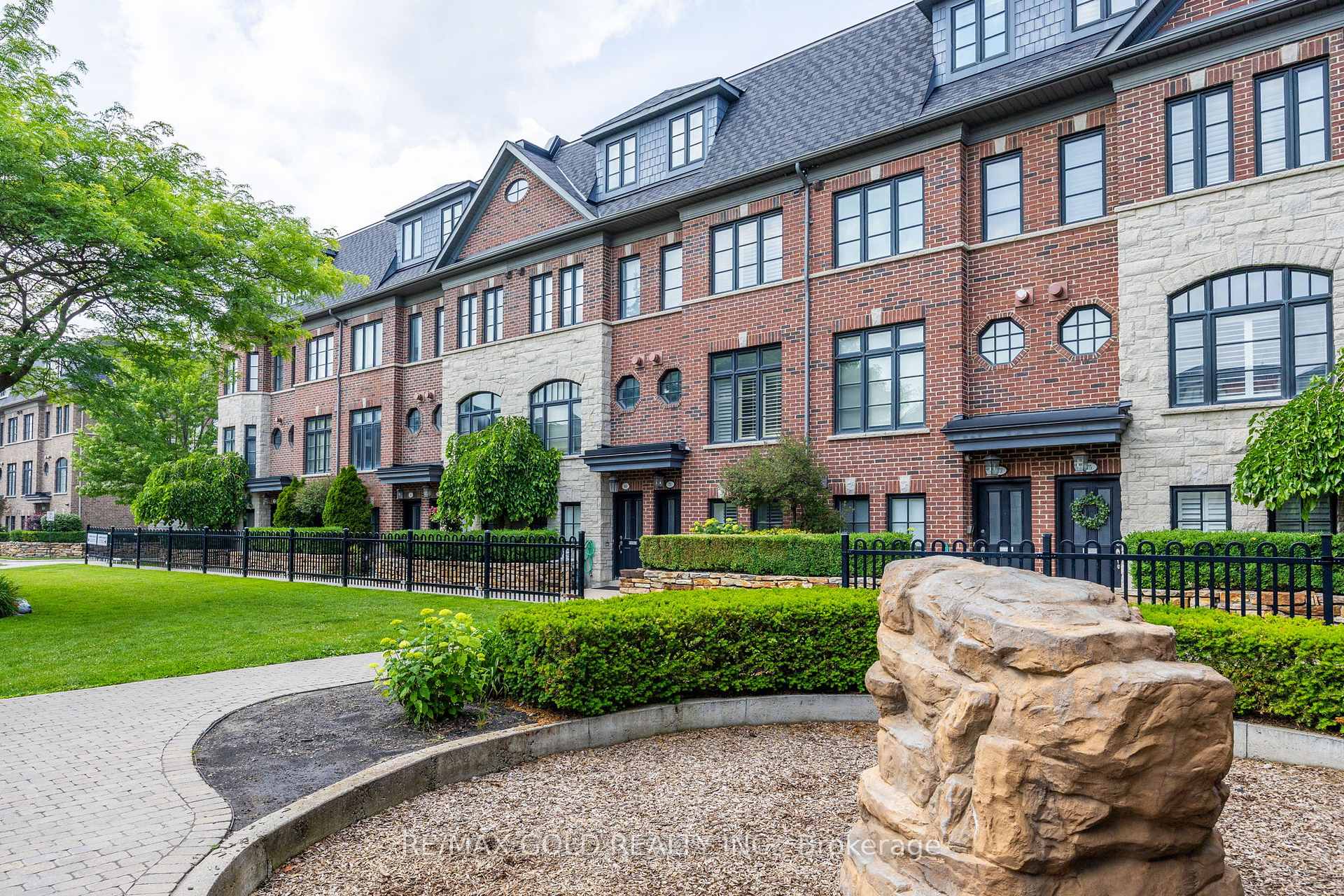 Photo 43 of 71 Cormier Heights, Etobicoke, Mimico — HOMEH