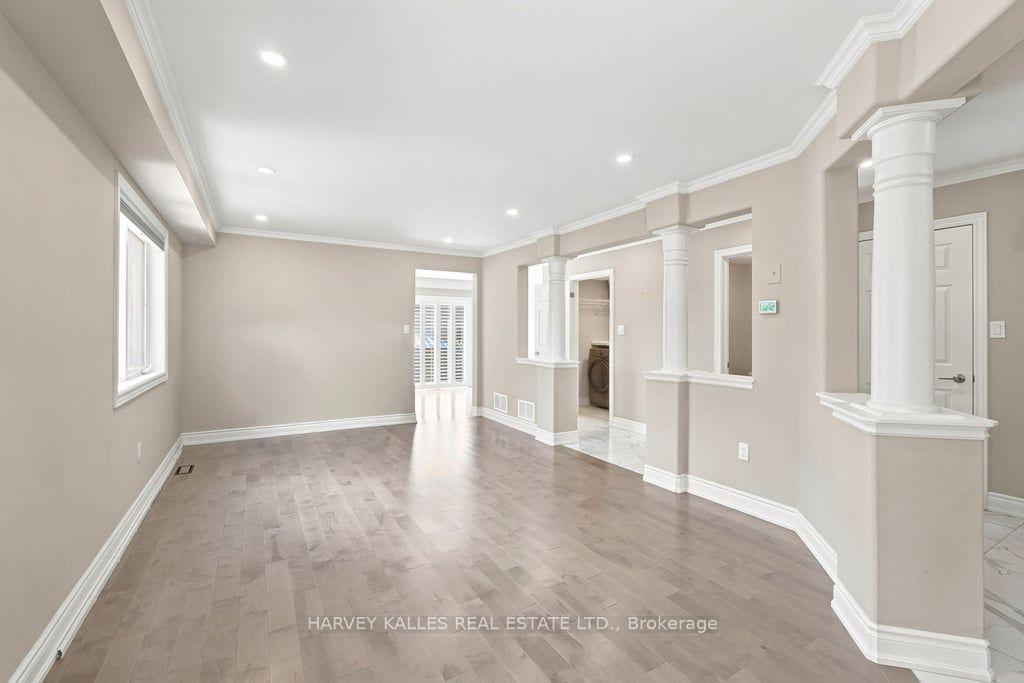 Photo 7 of 2033 Redstone Crescent, Oakville, Westmount — HOMEH