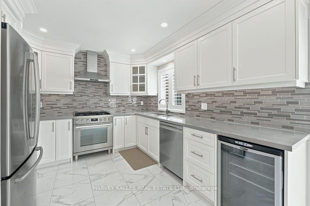 Photo 14 of 2033 Redstone Crescent, Oakville, Westmount — HOMEH