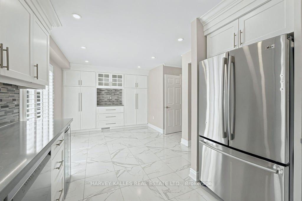 Photo 16 of 2033 Redstone Crescent, Oakville, Westmount — HOMEH