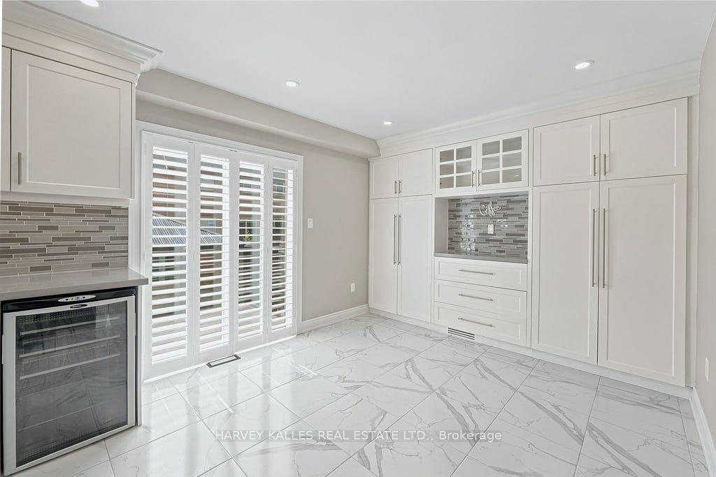Photo 17 of 2033 Redstone Crescent, Oakville, Westmount — HOMEH