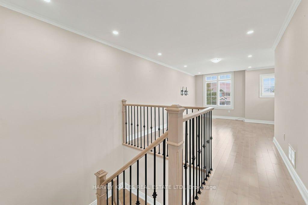 Photo 20 of 2033 Redstone Crescent, Oakville, Westmount — HOMEH