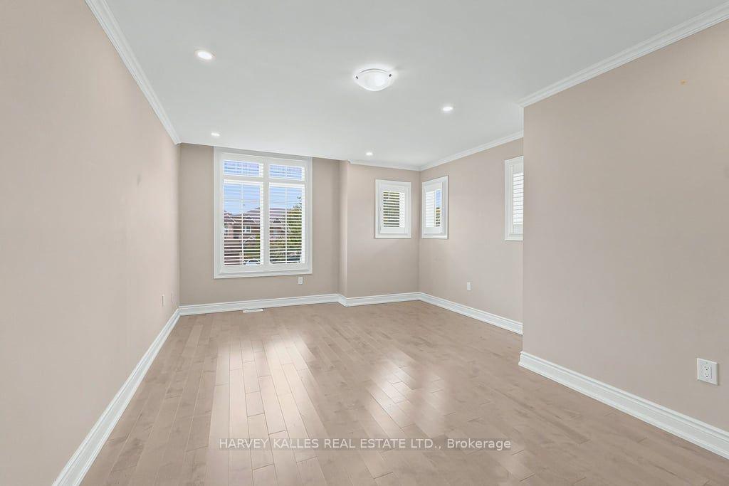 Photo 21 of 2033 Redstone Crescent, Oakville, Westmount — HOMEH