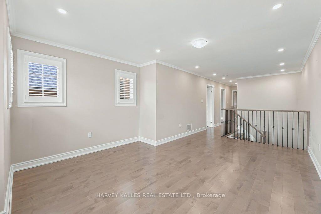 Photo 22 of 2033 Redstone Crescent, Oakville, Westmount — HOMEH