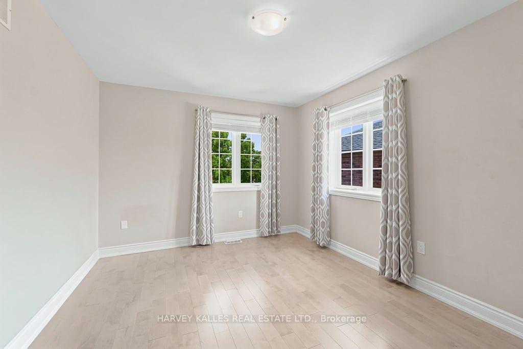 Photo 24 of 2033 Redstone Crescent, Oakville, Westmount — HOMEH