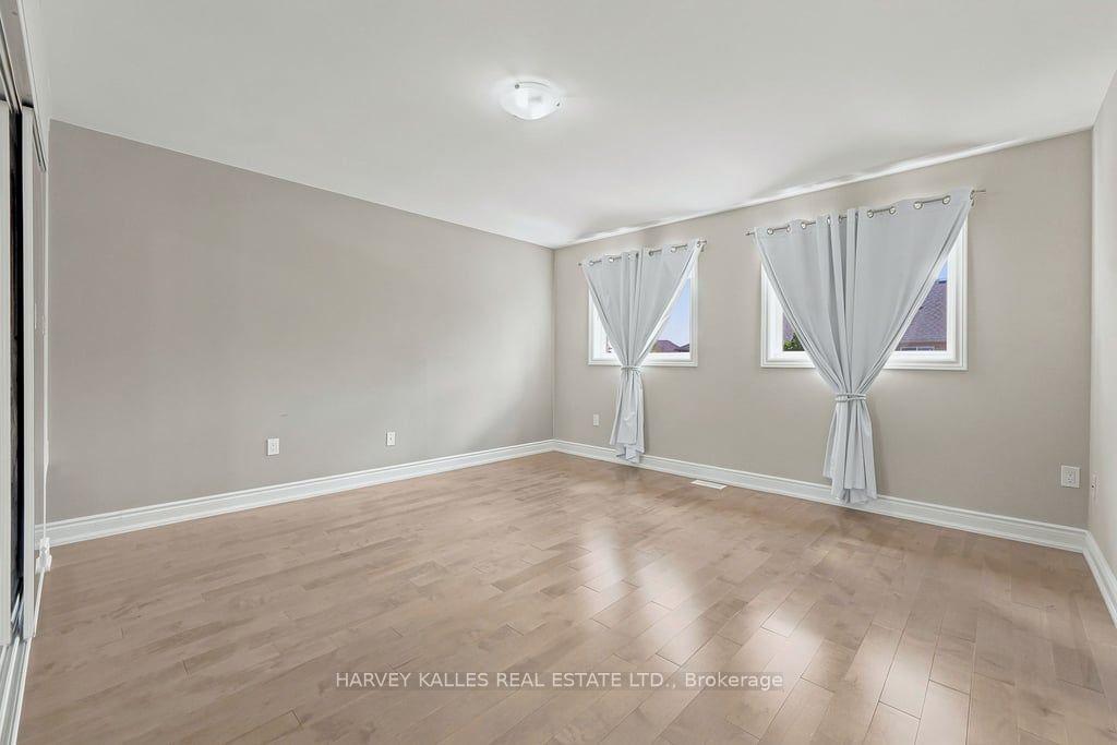 Photo 29 of 2033 Redstone Crescent, Oakville, Westmount — HOMEH