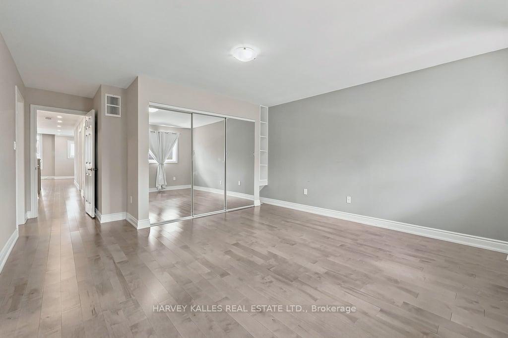 Photo 31 of 2033 Redstone Crescent, Oakville, Westmount — HOMEH