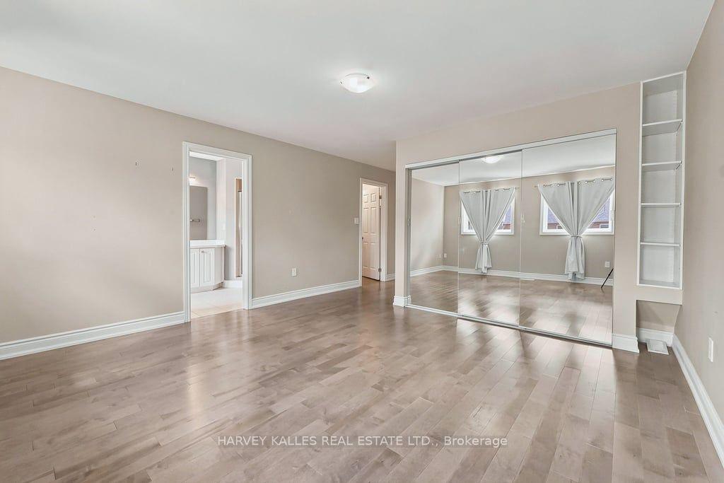 Photo 32 of 2033 Redstone Crescent, Oakville, Westmount — HOMEH