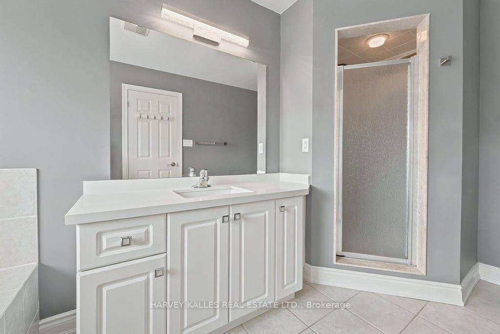 Photo 34 of 2033 Redstone Crescent, Oakville, Westmount — HOMEH
