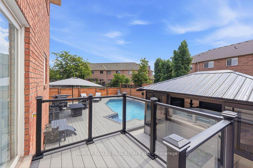 Photo 36 of 2033 Redstone Crescent, Oakville, Westmount — HOMEH