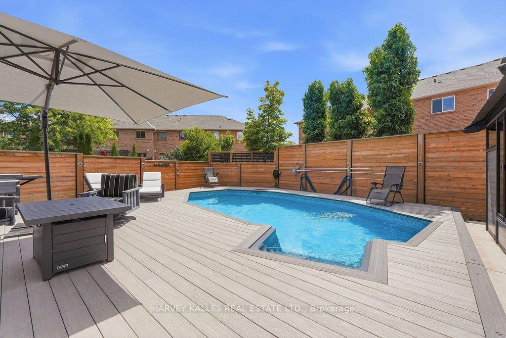 Photo 37 of 2033 Redstone Crescent, Oakville, Westmount — HOMEH