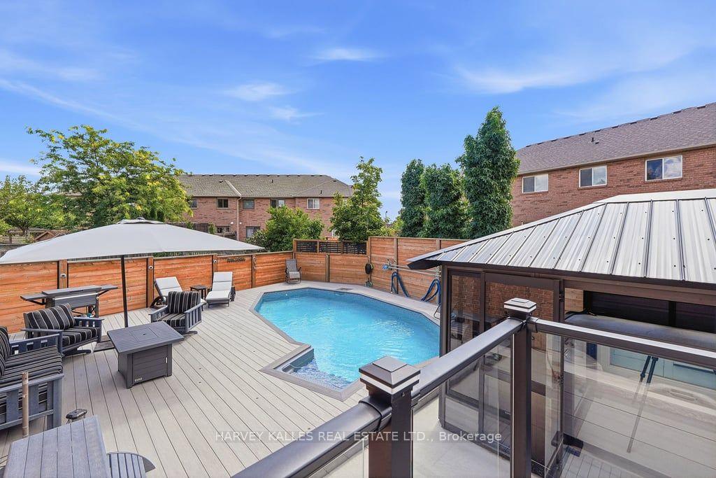 Photo 38 of 2033 Redstone Crescent, Oakville, Westmount — HOMEH