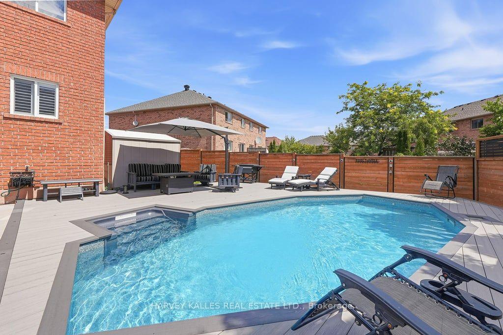 Photo 39 of 2033 Redstone Crescent, Oakville, Westmount — HOMEH
