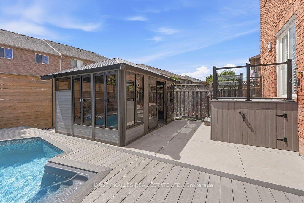 Photo 42 of 2033 Redstone Crescent, Oakville, Westmount — HOMEH