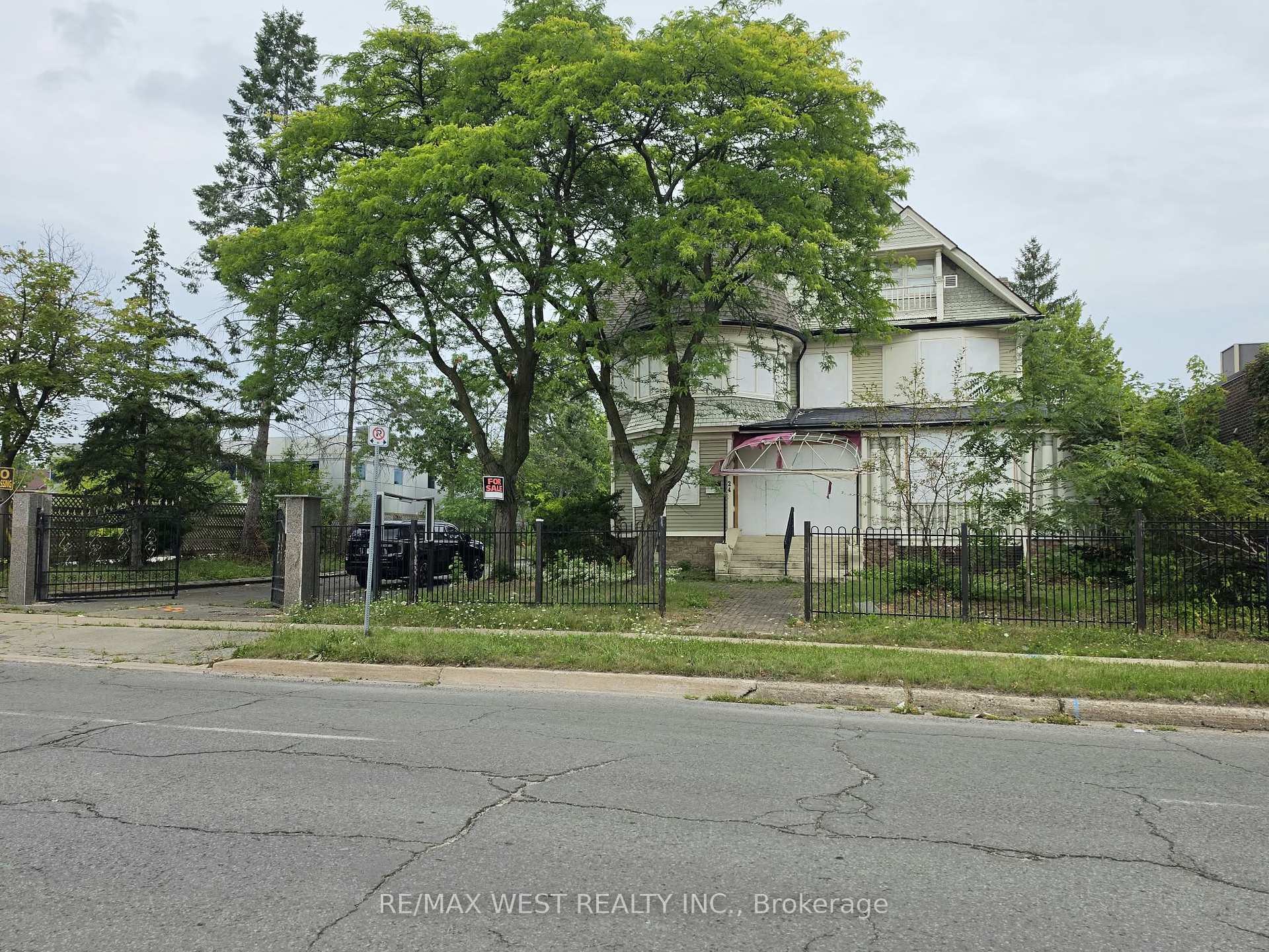 Photo 1 of 24 Burgar Street, Welland, Welland Downtown — HOMEH