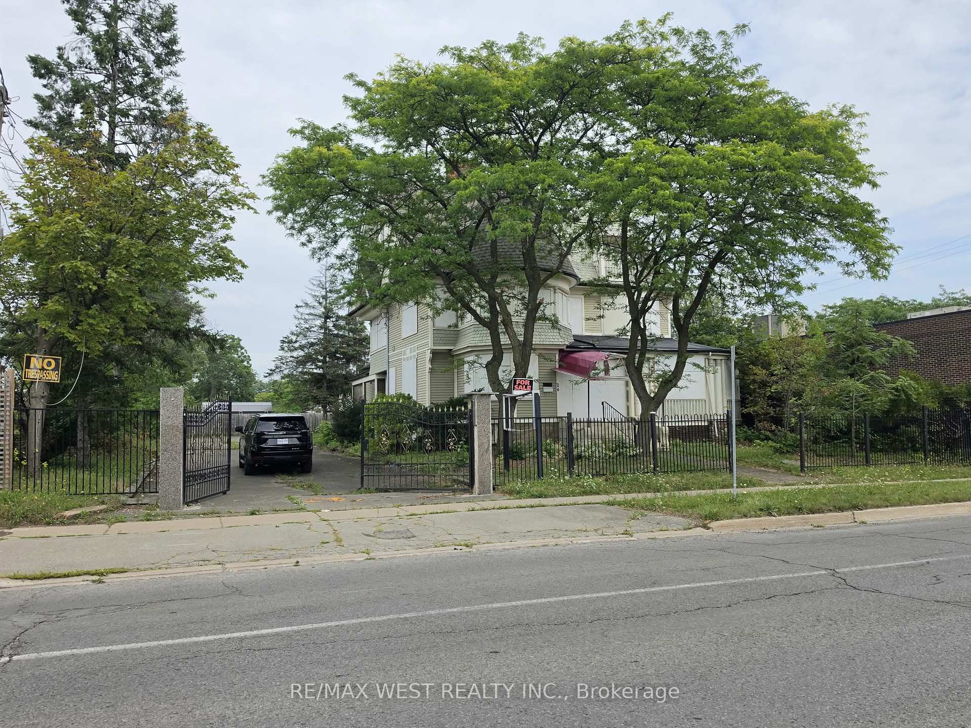 Photo 3 of 24 Burgar Street, Welland, Welland Downtown — HOMEH