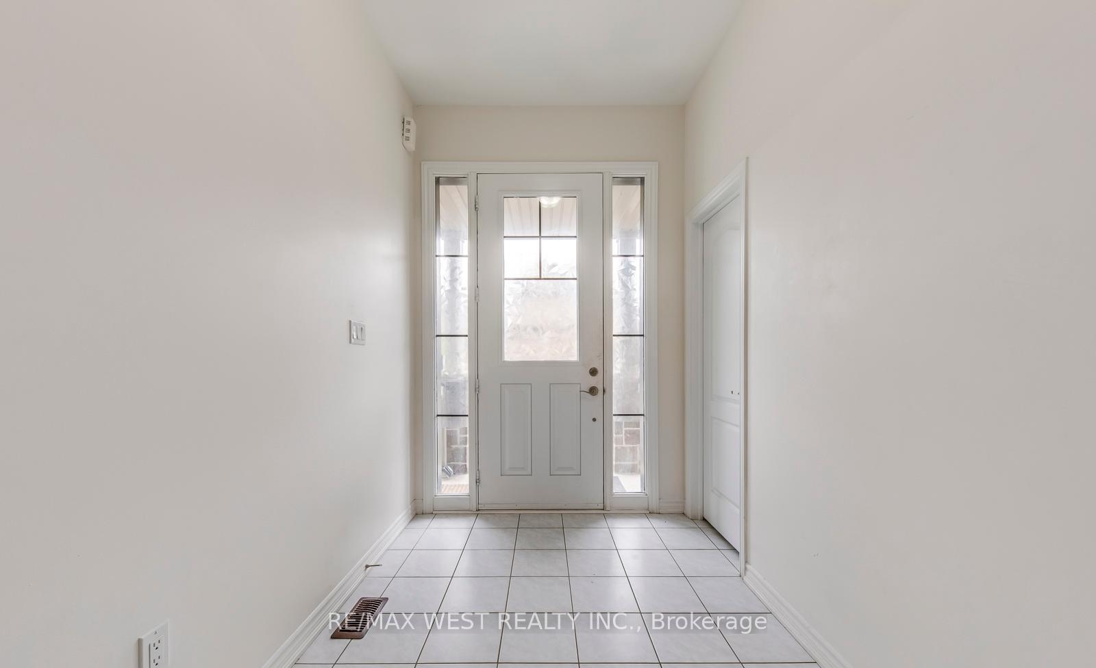 Photo 3 of 286 Danny Wheeler Boulevard, Georgina, Keswick North — HOMEH