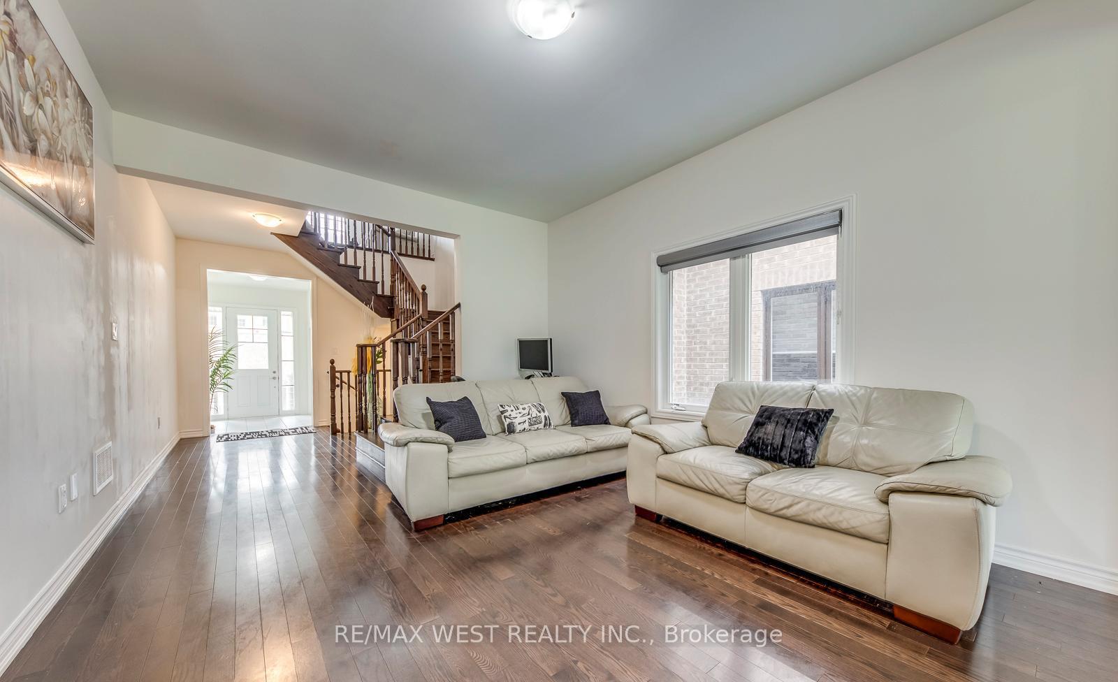 Photo 6 of 286 Danny Wheeler Boulevard, Georgina, Keswick North — HOMEH