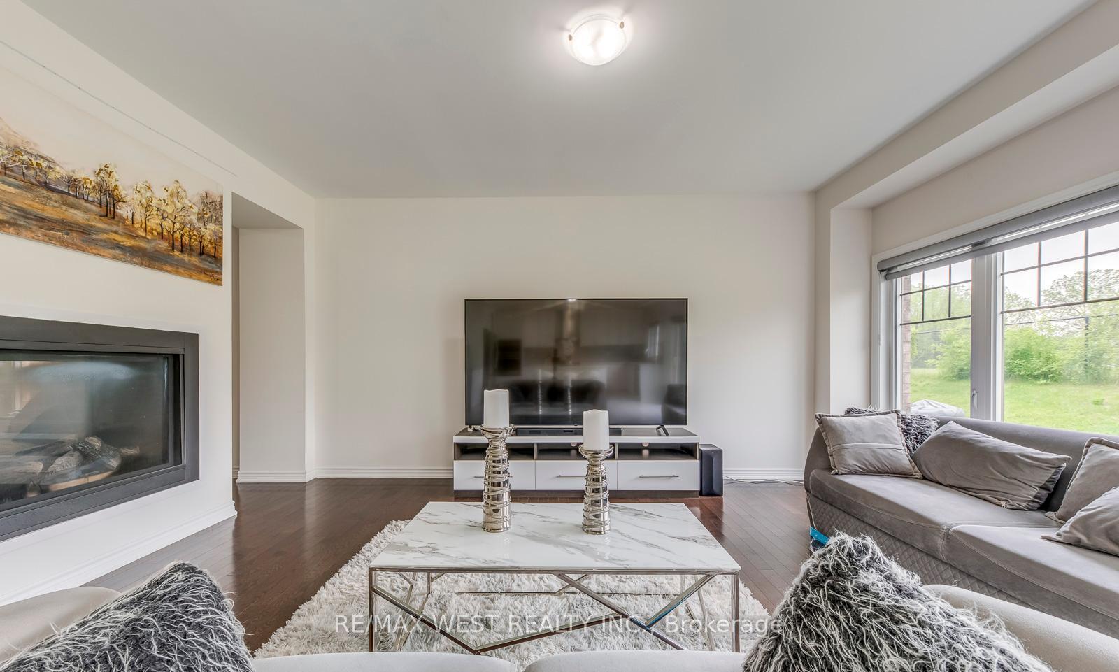 Photo 8 of 286 Danny Wheeler Boulevard, Georgina, Keswick North — HOMEH