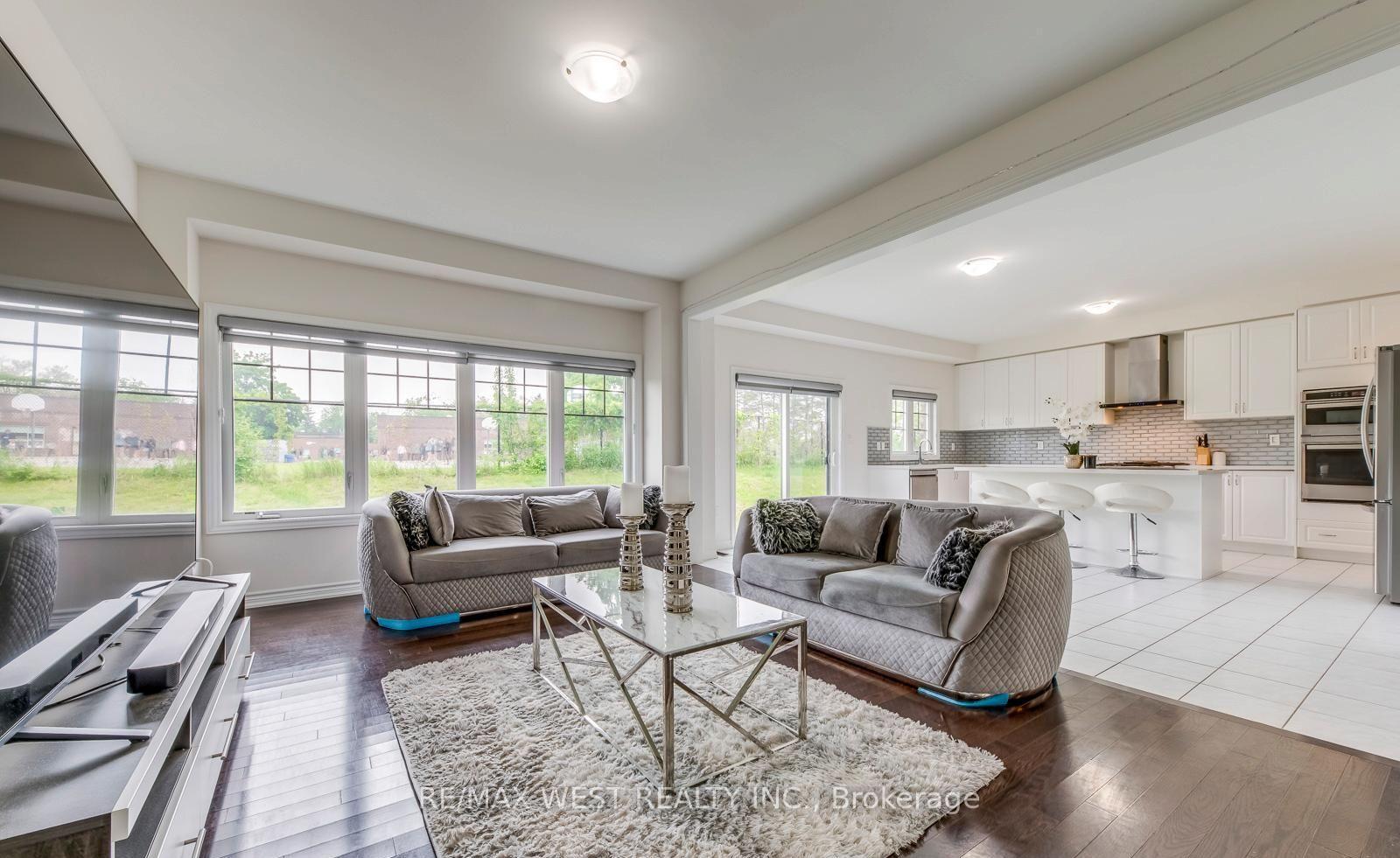 Photo 10 of 286 Danny Wheeler Boulevard, Georgina, Keswick North — HOMEH