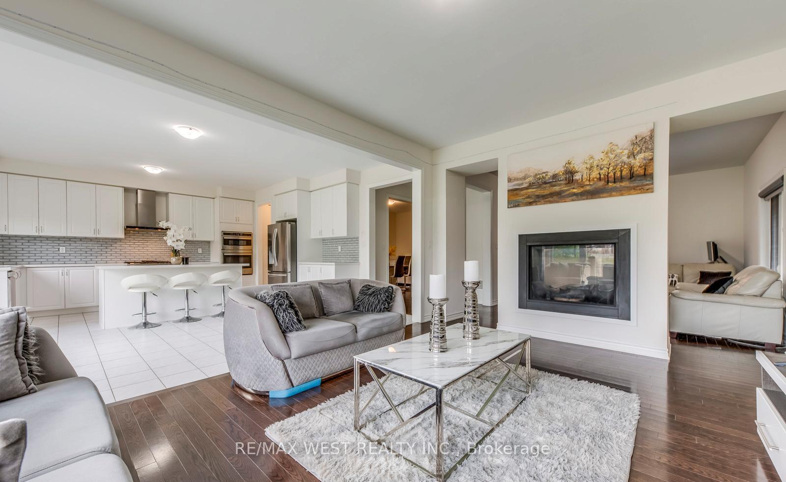 Photo 12 of 286 Danny Wheeler Boulevard, Georgina, Keswick North — HOMEH