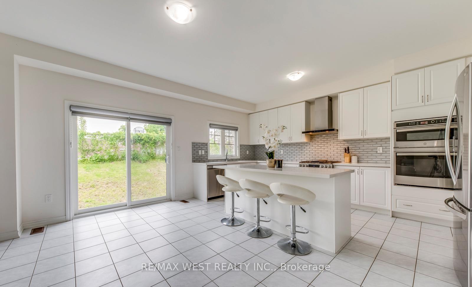 Photo 15 of 286 Danny Wheeler Boulevard, Georgina, Keswick North — HOMEH