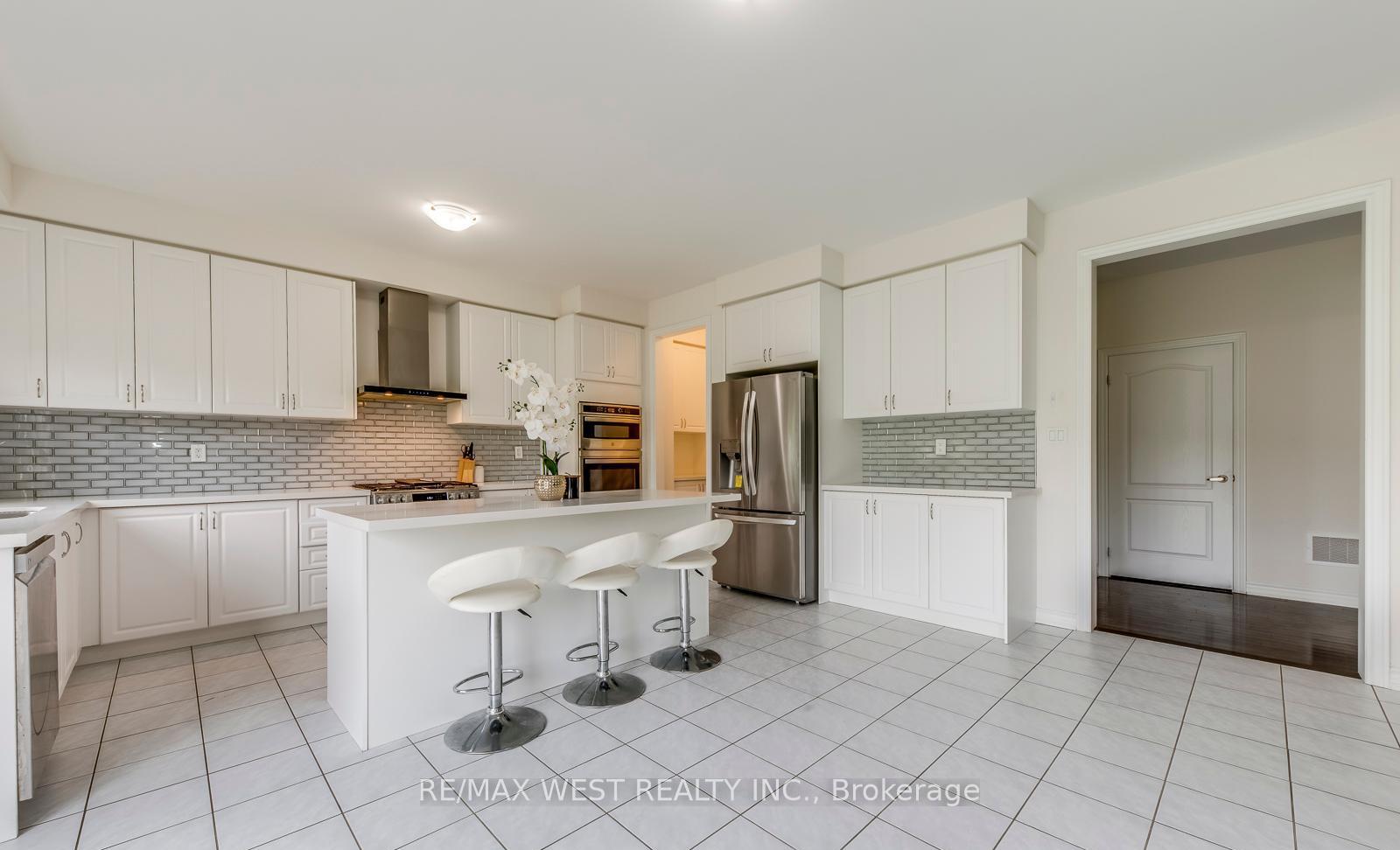 Photo 17 of 286 Danny Wheeler Boulevard, Georgina, Keswick North — HOMEH