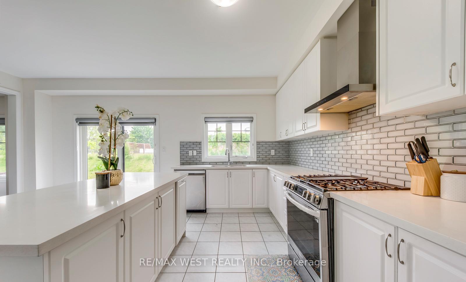 Photo 19 of 286 Danny Wheeler Boulevard, Georgina, Keswick North — HOMEH