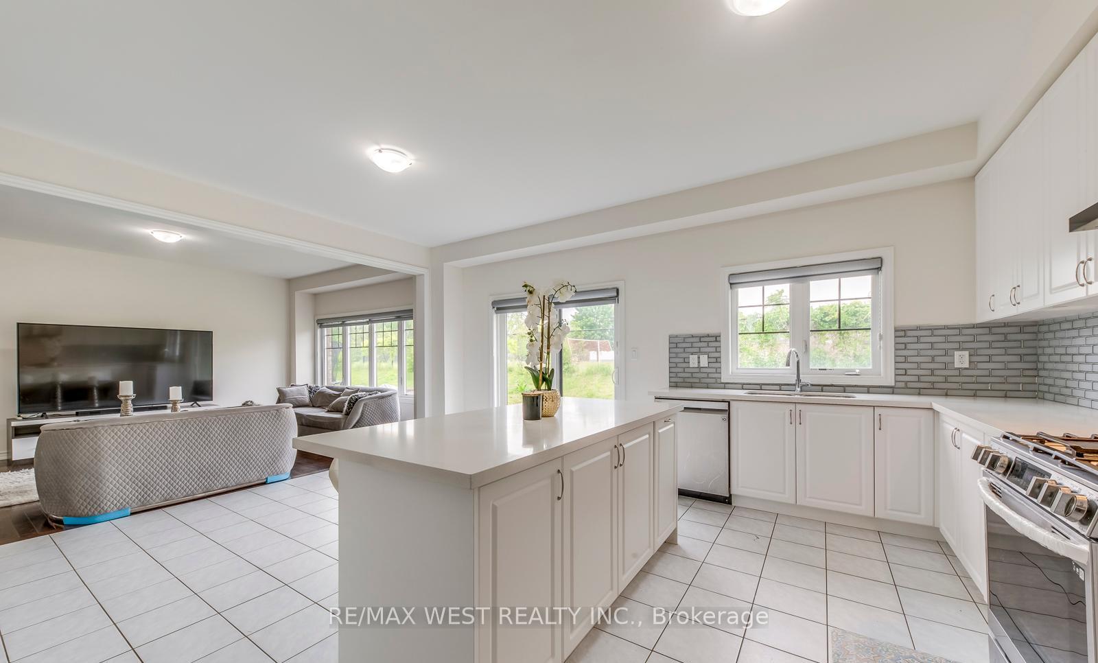 Photo 20 of 286 Danny Wheeler Boulevard, Georgina, Keswick North — HOMEH
