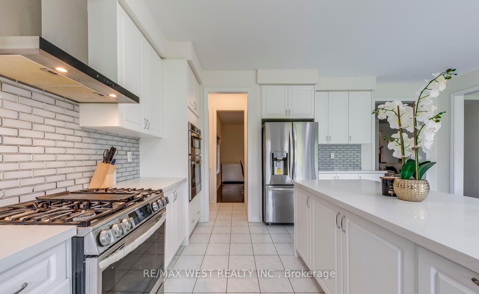 Photo 21 of 286 Danny Wheeler Boulevard, Georgina, Keswick North — HOMEH
