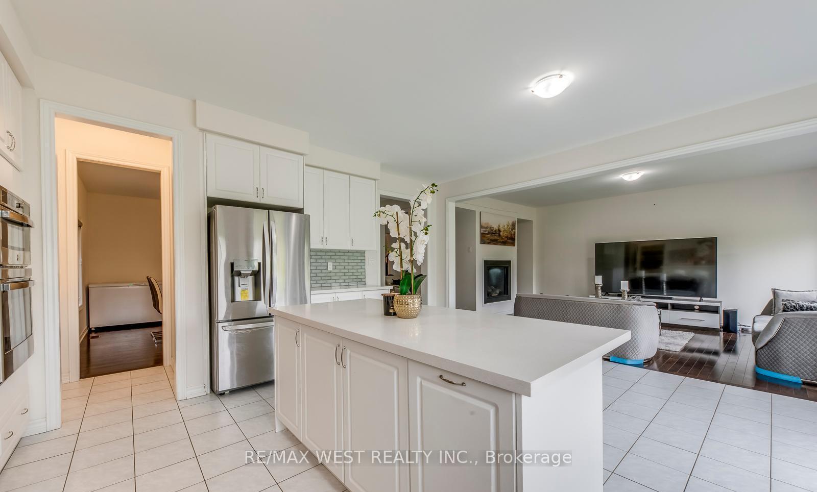 Photo 23 of 286 Danny Wheeler Boulevard, Georgina, Keswick North — HOMEH
