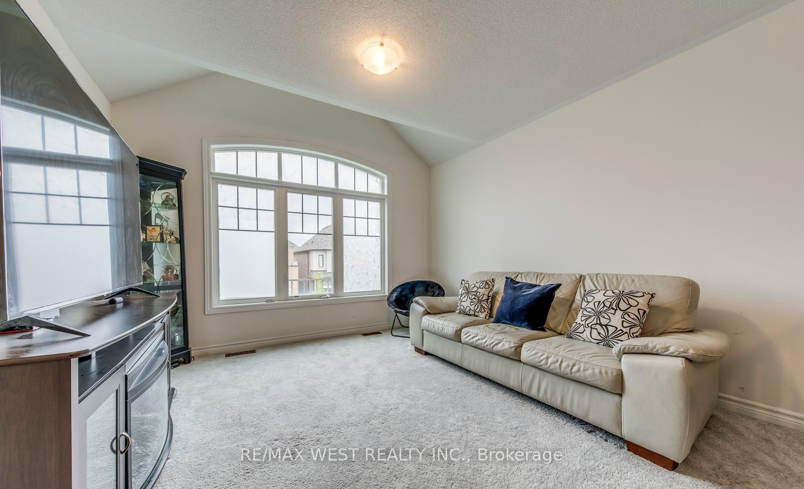 Photo 32 of 286 Danny Wheeler Boulevard, Georgina, Keswick North — HOMEH