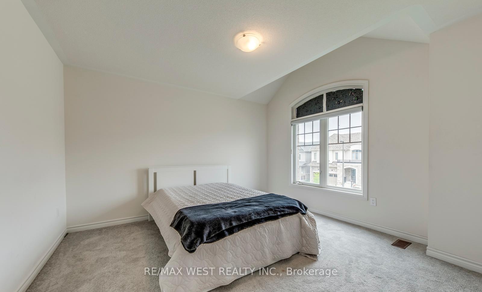 Photo 44 of 286 Danny Wheeler Boulevard, Georgina, Keswick North — HOMEH