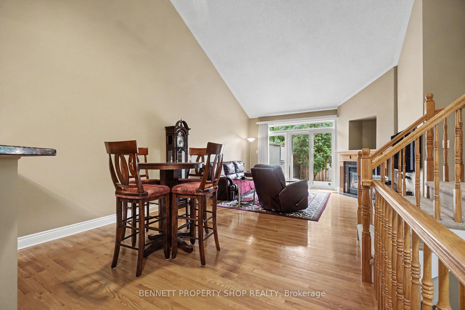 Photo 3 of 39 Foulis Crescent, Ottawa, Kanata - Katimavik — HOMEH