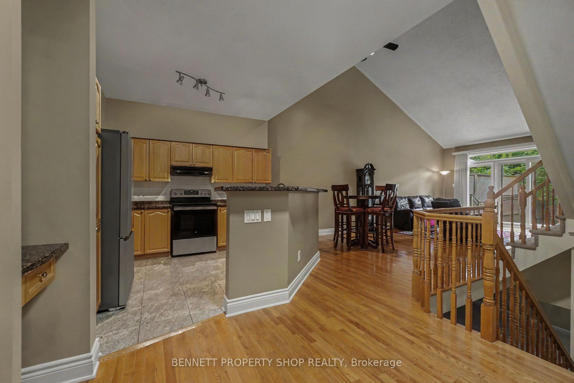 Photo 4 of 39 Foulis Crescent, Ottawa, Kanata - Katimavik — HOMEH