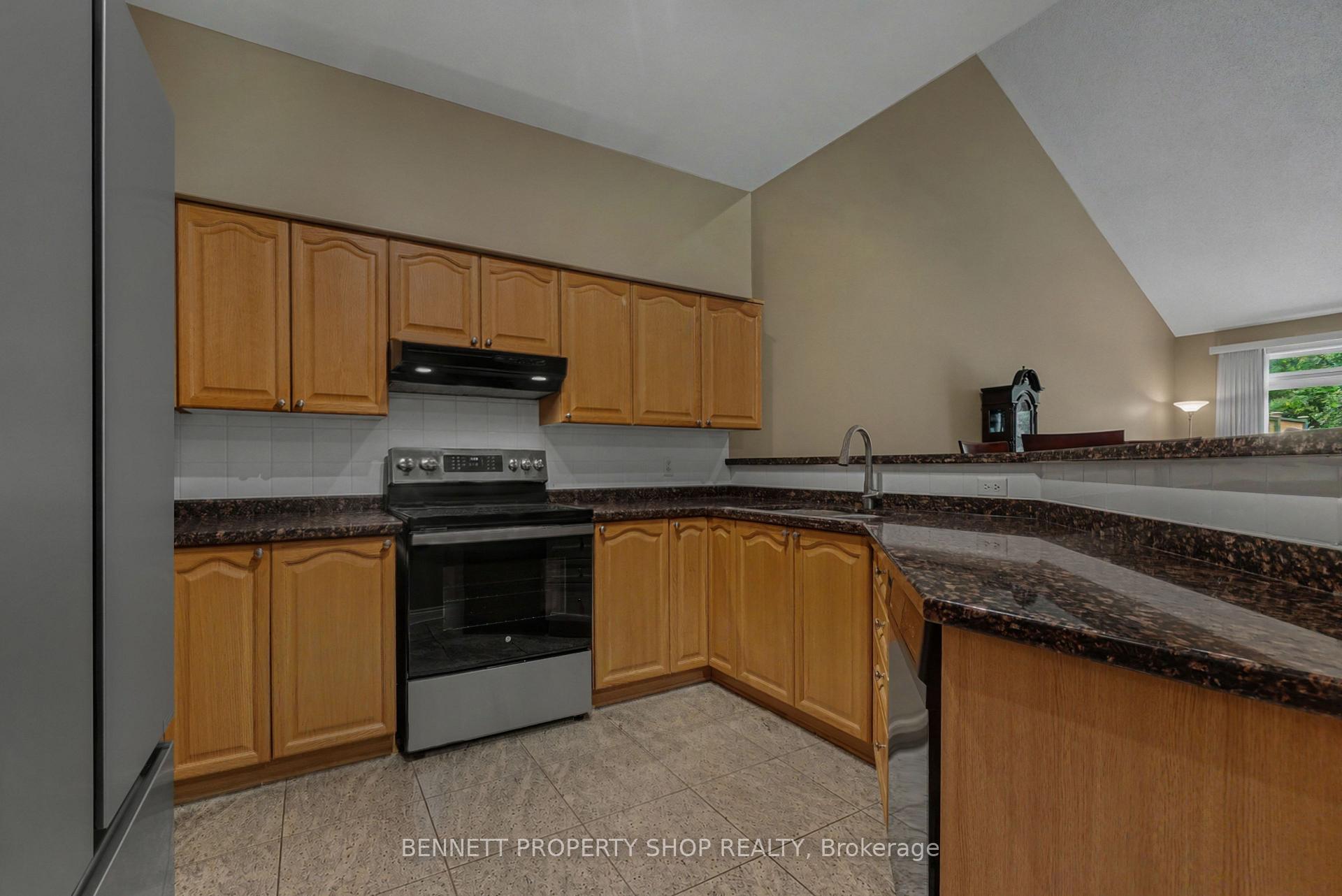 Photo 8 of 39 Foulis Crescent, Ottawa, Kanata - Katimavik — HOMEH