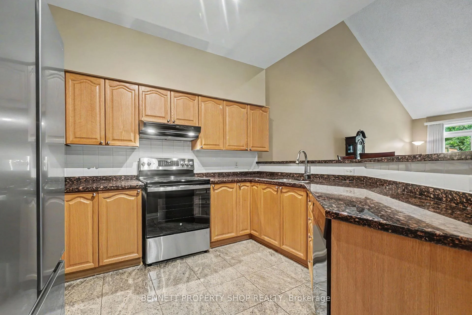 Photo 6 of 39 Foulis Crescent, Ottawa, Kanata - Katimavik — HOMEH